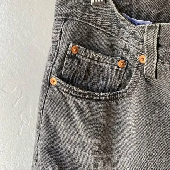 Levi’s 501 High Rise Raw Hem Straight Leg Cropped Jeans in Get Off My Cloud - Picture 7 of 15